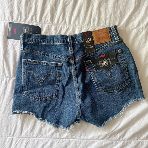 Levi’s Original High Rise Shorts - Picture 2 of 5